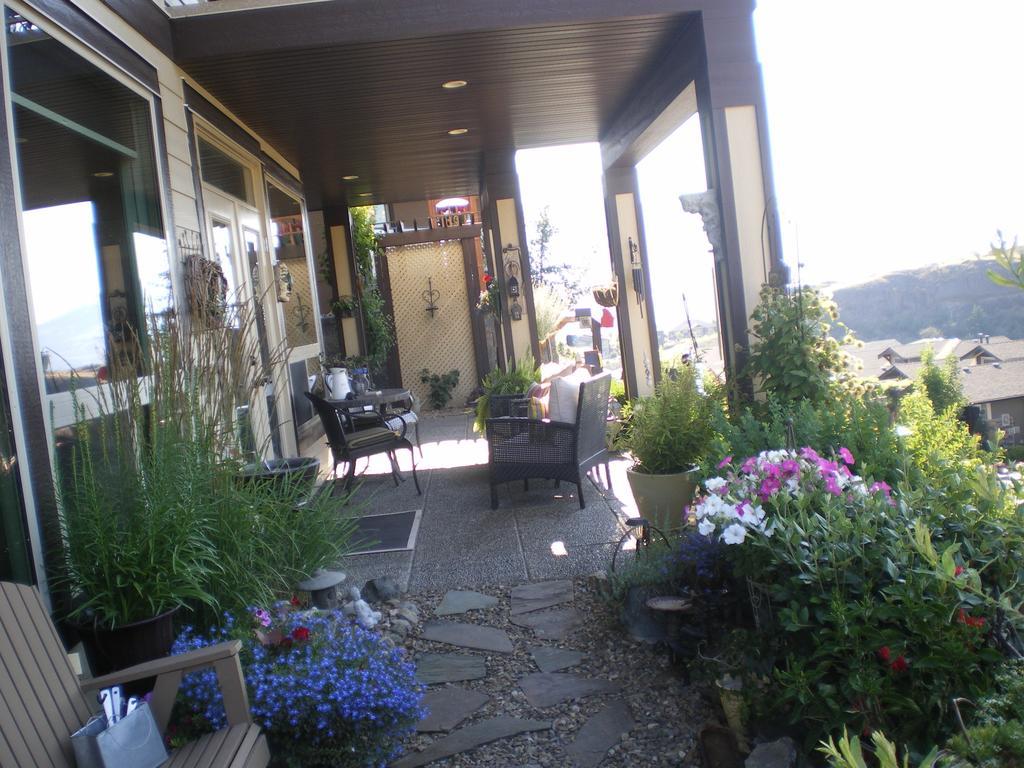 Turtle Mountain Inn Vernon Exterior photo